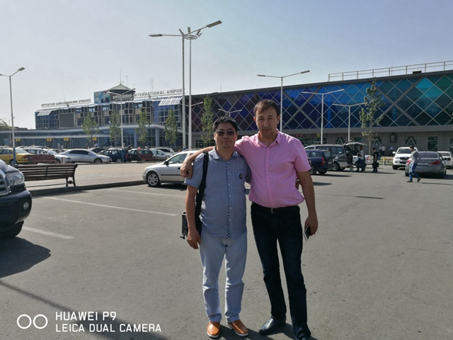 Glückwunsch zum Tony mit einer angenehmen Geschäftsreise für Tadschikistan